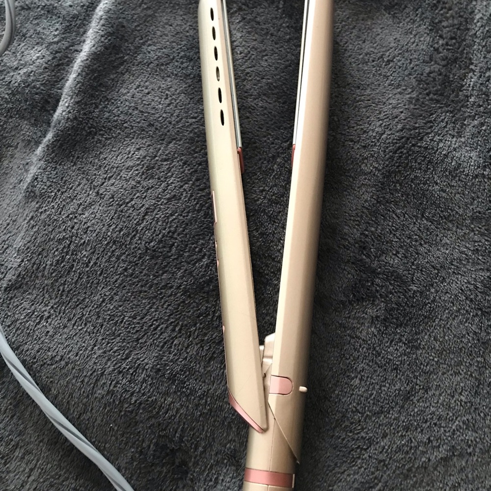 Infiniti Pro Ceramic Hair Straightener